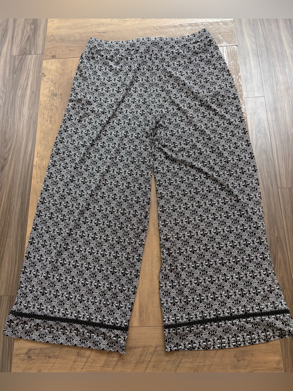 Rafaella Wide Leg Crochet Lace Medallion Print Palazzo Pants Size M
